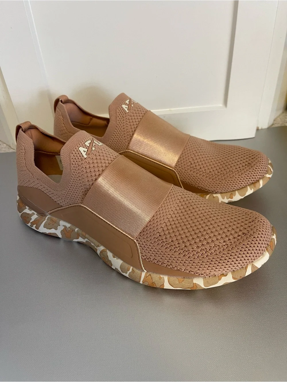 APL TechLoom Slip-On Mesh Sneakers - Caramel Almond Leopard Running Shoes- Sz 11